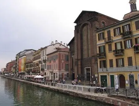 Flats In Navigli District מילאנו